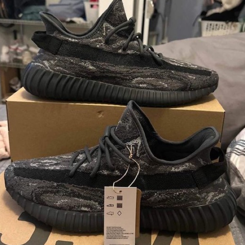 Brand new adidas Yeezy boost 350 dark salt. Size 13